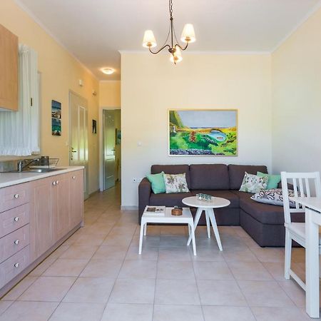 Avelia Blue Apartment Asprogerakata Ngoại thất bức ảnh