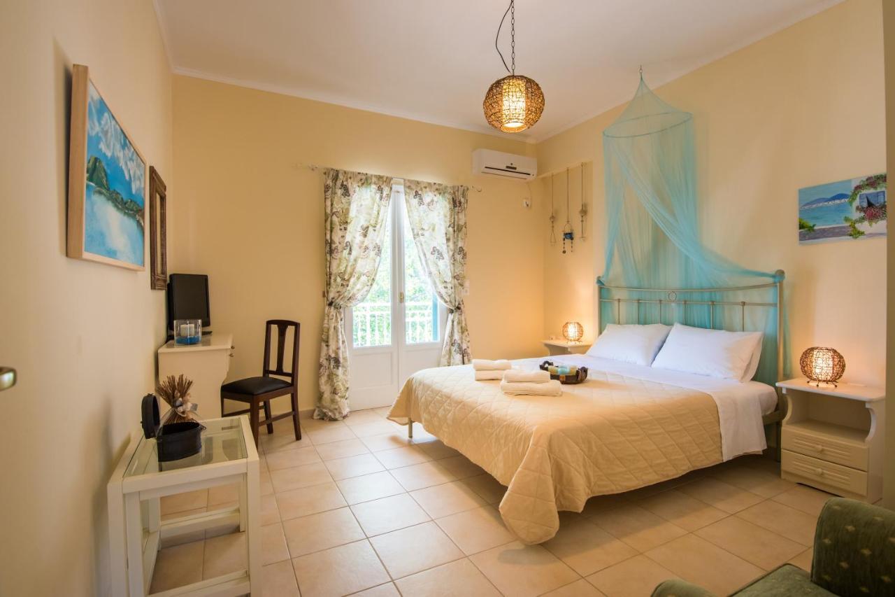 Avelia Blue Apartment Asprogerakata Ngoại thất bức ảnh
