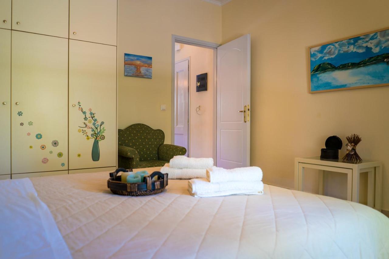 Avelia Blue Apartment Asprogerakata Ngoại thất bức ảnh