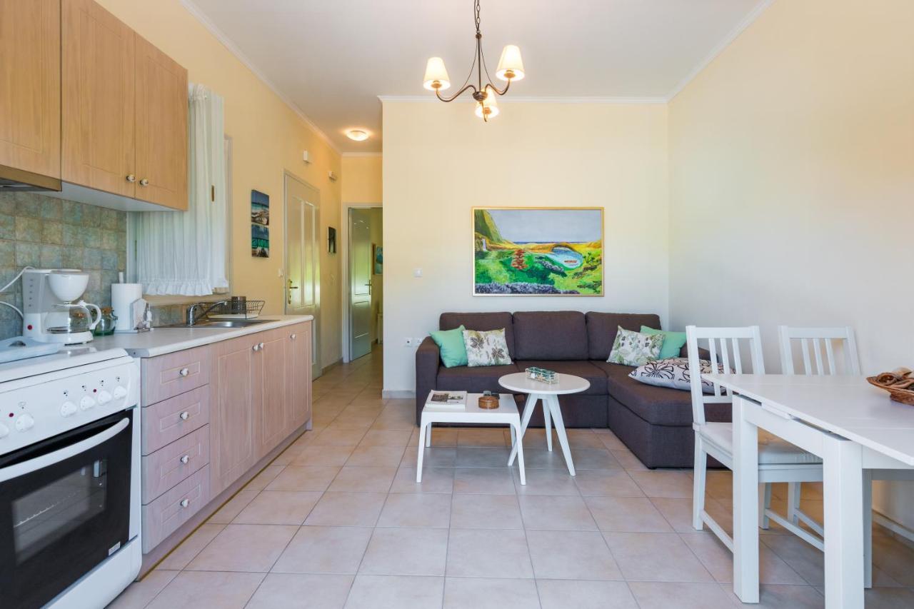 Avelia Blue Apartment Asprogerakata Ngoại thất bức ảnh